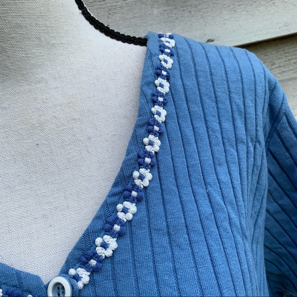 Vintage 90s Blue Solid Print Floral Crochet V-Neck Ribbed Short Sleeve Crop Top - Picture 8 of 16